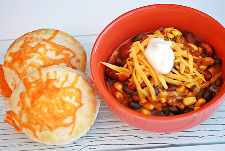 Elk chili & cheese buns