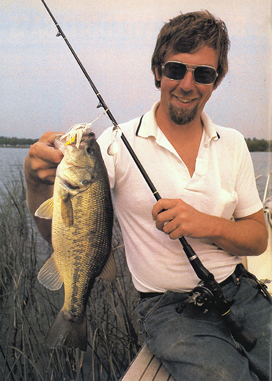 Busting weedbed bass - Ontario OUT of DOORS