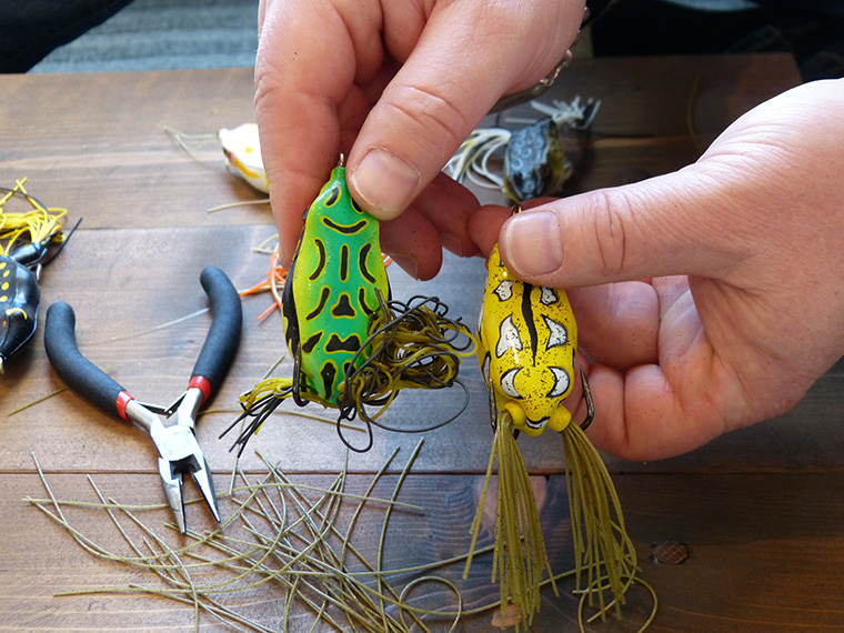 How to Set the Hook with Hollow Body Frogs - Wired2Fish