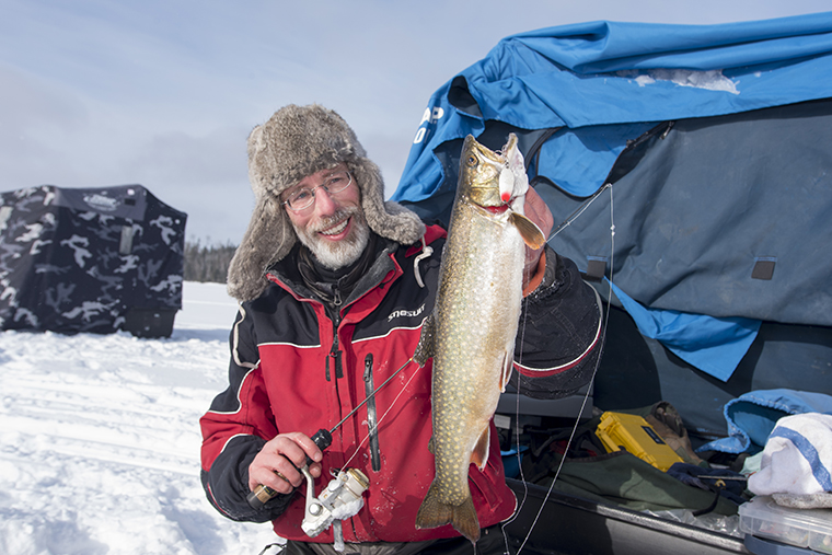 Hot ice fishing in the deep freeze near Manitouwadge - Ontario OUT of DOORS