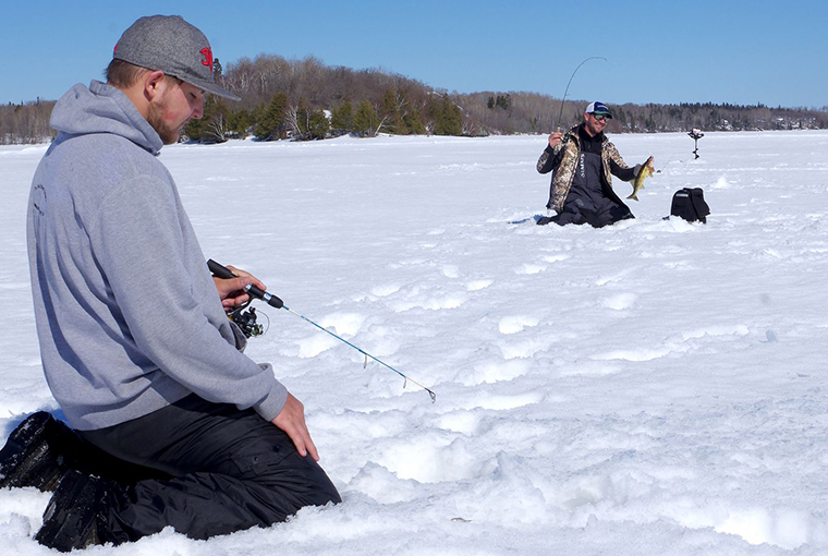 Ice fishing with a flasher - Ontario OUT of DOORS